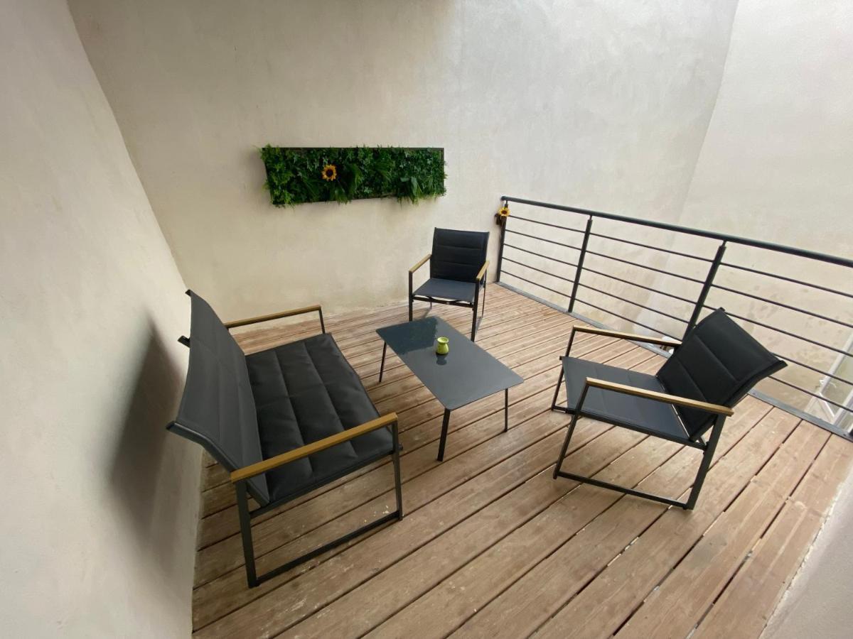 Logement Tout Equipe Layrac Exterior photo